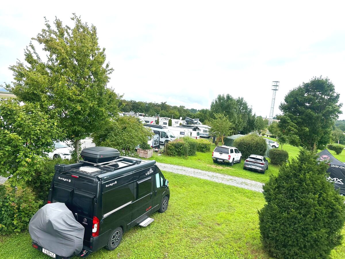 Stellfläche im Grünen